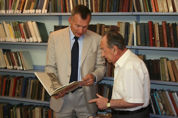 Ambasadorius Darius Degutis su asociacijos pirmininku Michael Shemiavitz