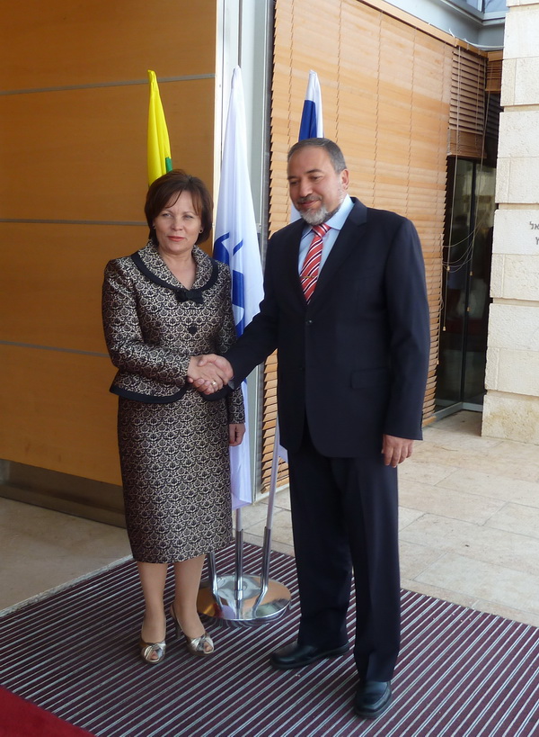 Krašto apsaugos ministrė Rasa Juknevičienė su Izraelio užsienio reikalų ministru Avigdoru Libermanu 