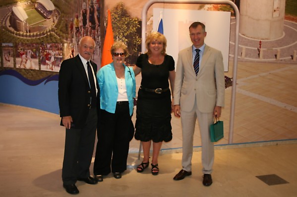 Garbės konsulas A.Eiran su žmona, Netanijos merė ir ambasadorius D.Degutis