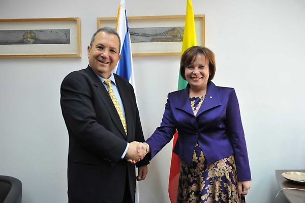 R.Juknevičienė ir E.Barakas